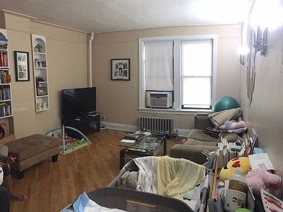 2nd image of 2840 34th St APT 1E