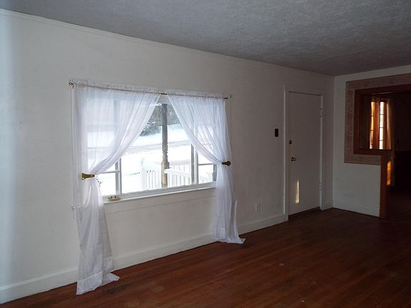 2nd image of 506 Fowler St