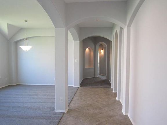 3rd image of 1017 Lilac Ln