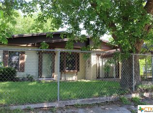 1217 Patterson St, Port Lavaca, TX 77979