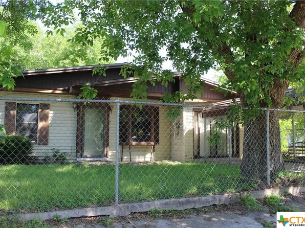 1217 Patterson St, Port Lavaca, TX 77979