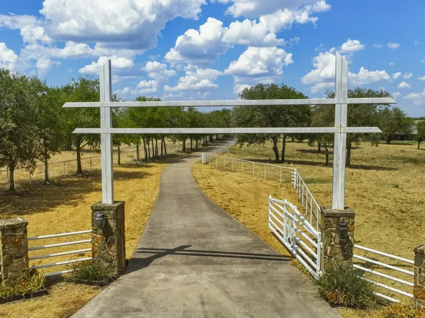 11918 Riek Rd, Krum, TX 76249