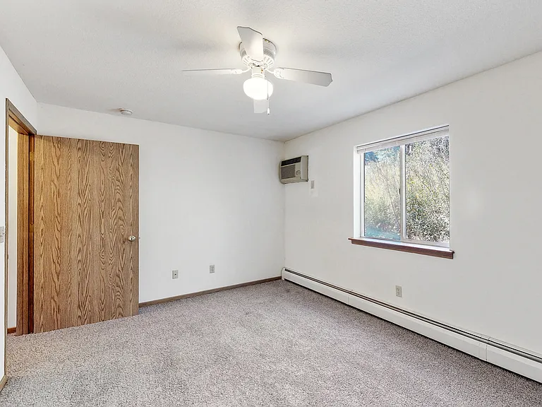 Ashford Apartments — Photo 44