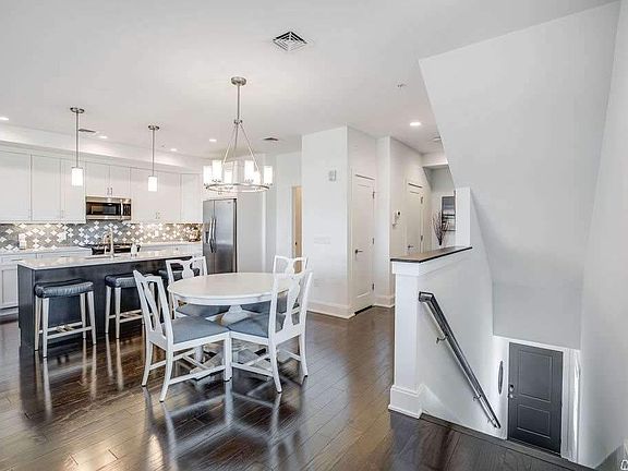5th image of 312 Marine Pointe Dr E