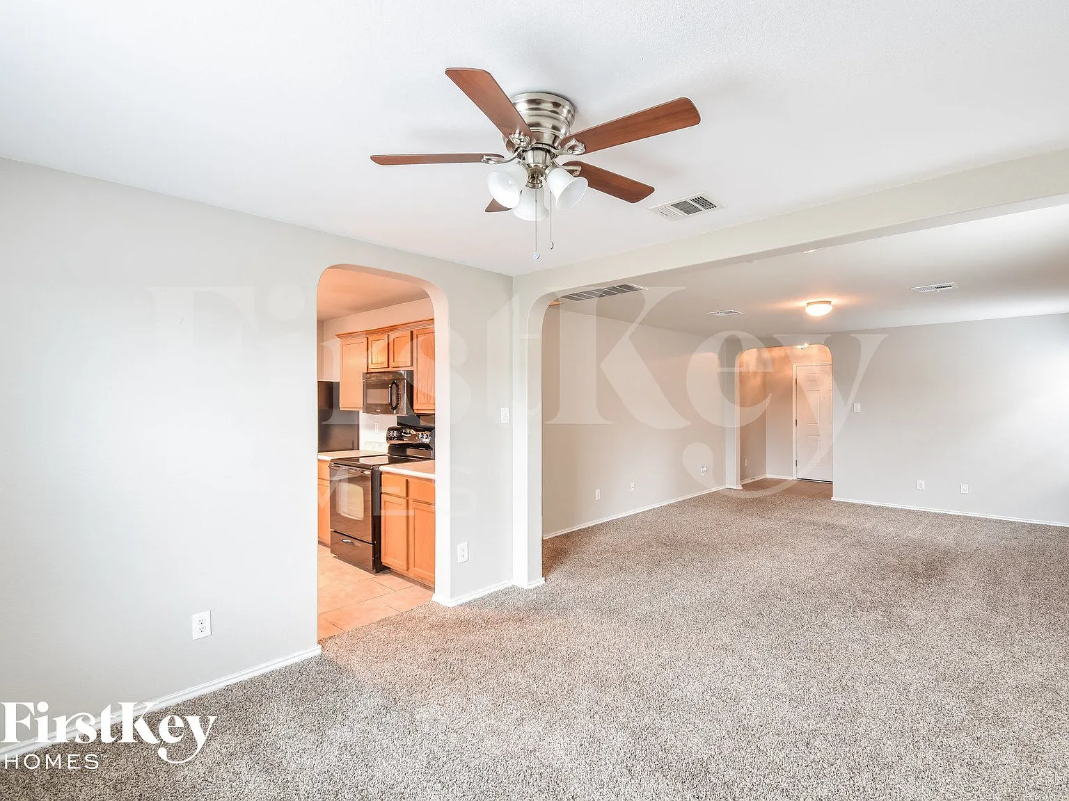 4 bed, 2.5 bath, 1954 sqft, $1,845 — Photo 2