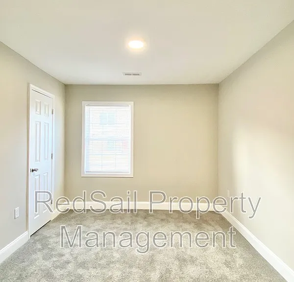 1010 36th St — Photo 8