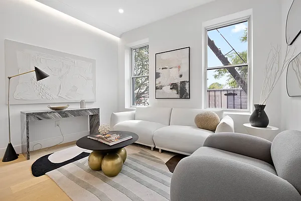 Rented by Safdie Realty Group | media 20