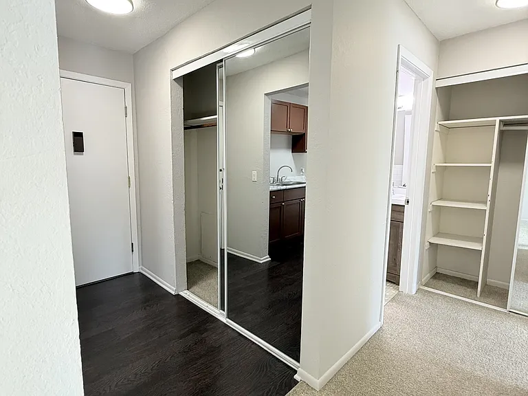 Johnson Parkway Apartments — Photo 10