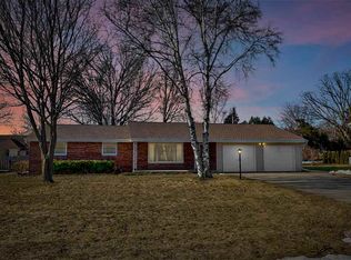 1345 Skylark Ln, Green Bay, WI 54313