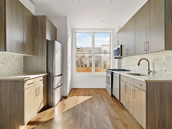 2nd image of 900 Willoughby Ave #1B