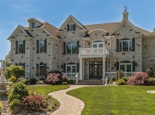 8 Addalia Ln, Edison, NJ 08820