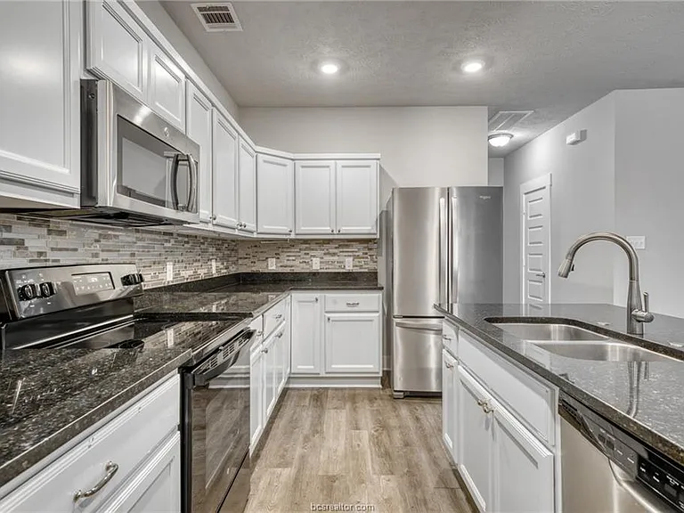 3900 Yukon Ln — Photo 5
