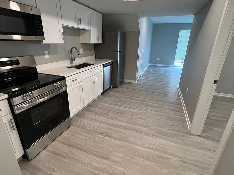 Victory Villas 1555 E. 118th Street — Photo 9