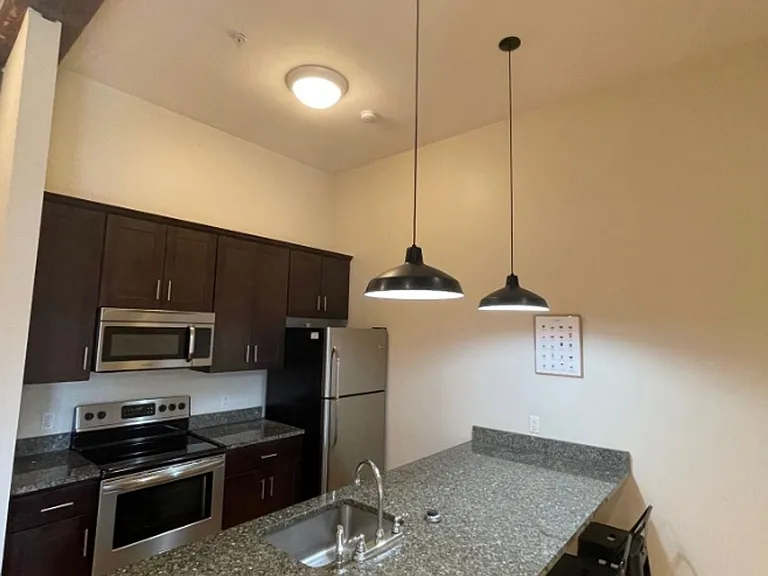 1 Bedroom 1 Bathroom Luxury Apartment in Cohoes — Photo 9