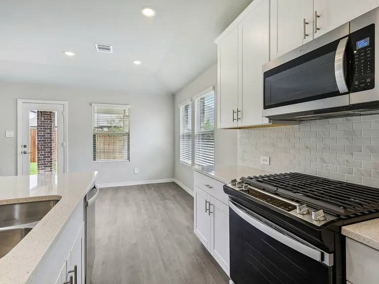 612 Huntley Dr — Photo 6