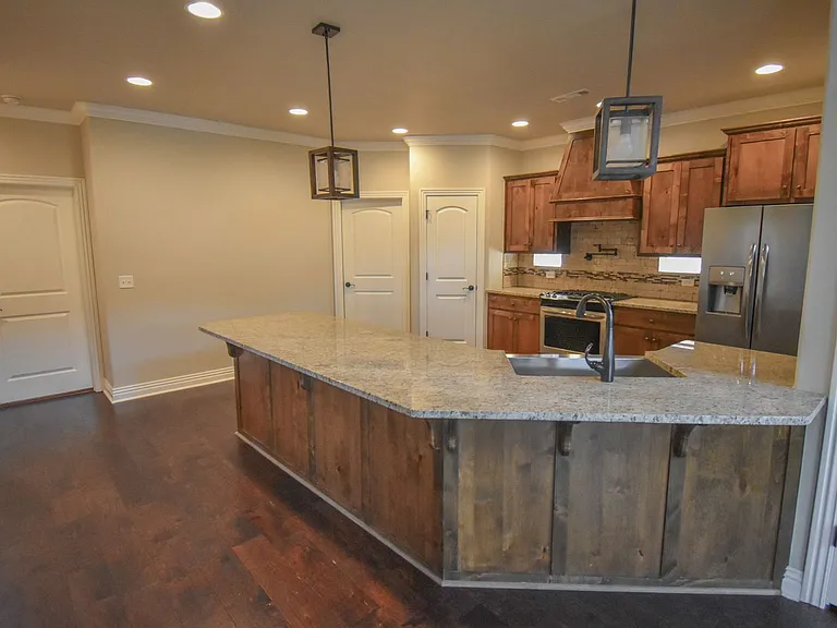 537 N Salem Rd — Photo 2