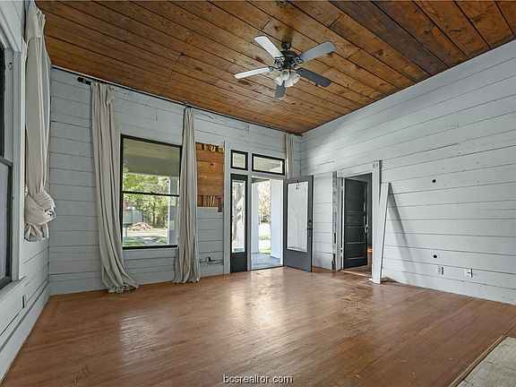 5th image of 202 S Sterling Ave