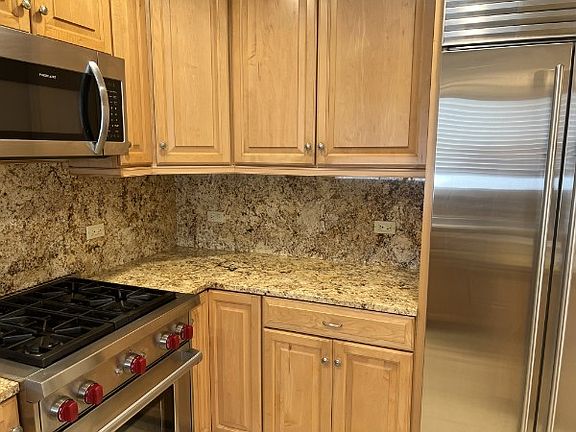 4th image of 210 S Spalding Dr