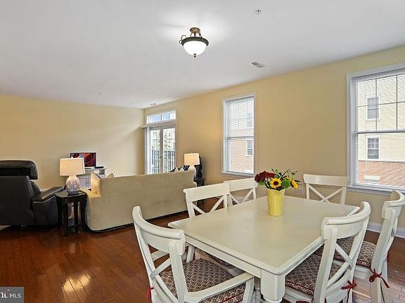 4th image of 225 Plaza Grande Cherry #225