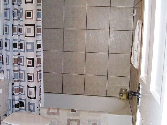 Upstairs main bathroom in bedroom