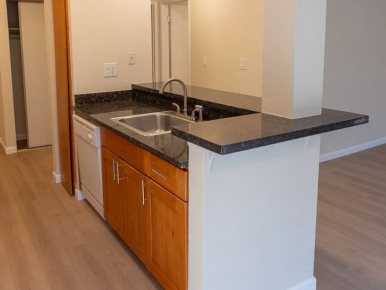 Willow Creek Apartments — Photo 33