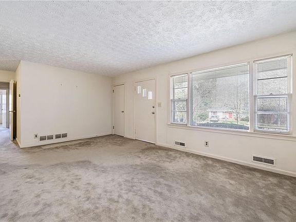 3rd image of 904 Flagler Cir SE