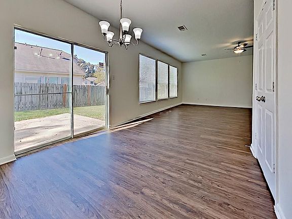 4th image of 991 Oak Lynn Dr