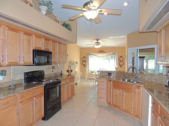 3rd image of 29 Farmsworth Dr