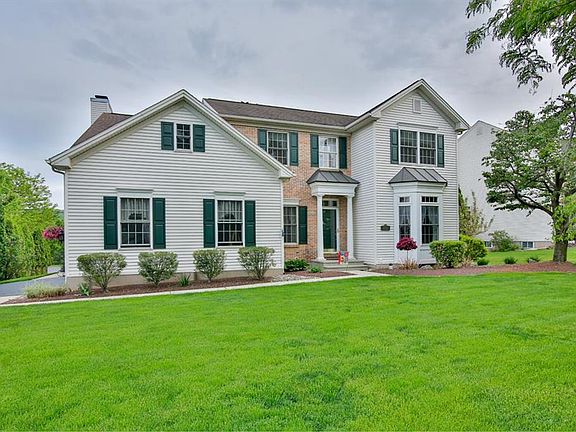 2nd image of 4003 Towpath Cir W