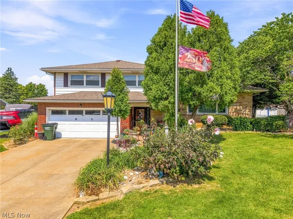 1409 Opal St, Louisville, OH 44641