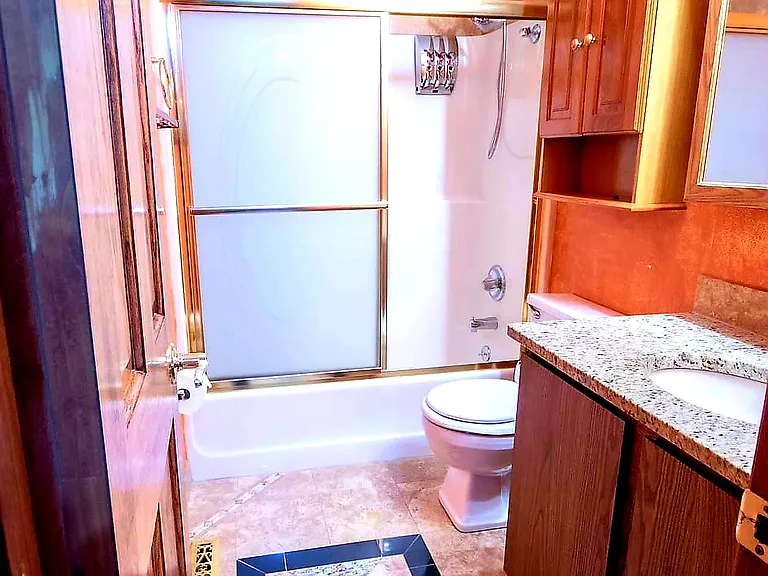 6407 Carpenter Ave — Photo 9