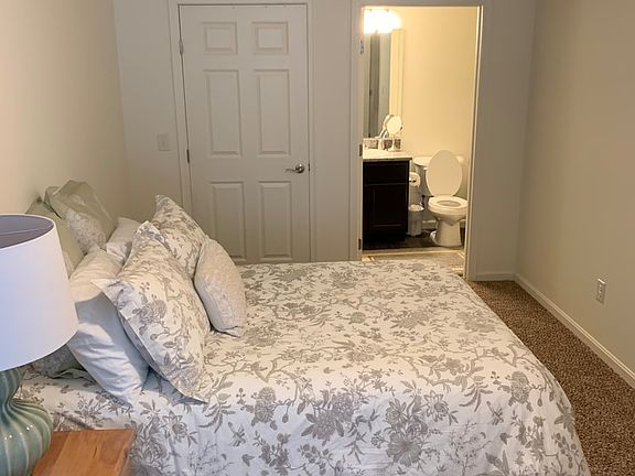 3rd image of 2814 Stratford Ave #204