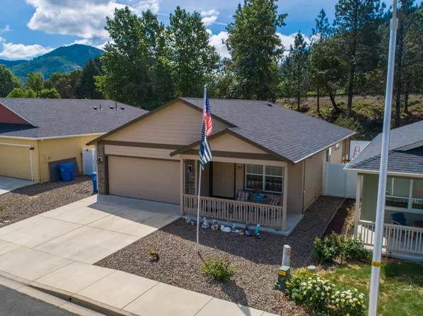 241 Westbrook Dr, Rogue River, OR 97537