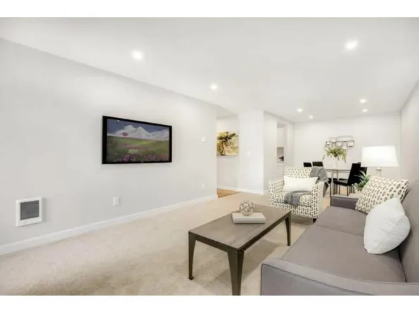 13717 Linden Ave N APT 205, Seattle, WA 98133