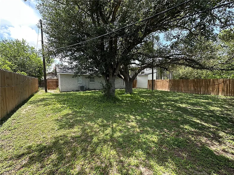 11150 Interstate Highway 37 #B — Photo 22