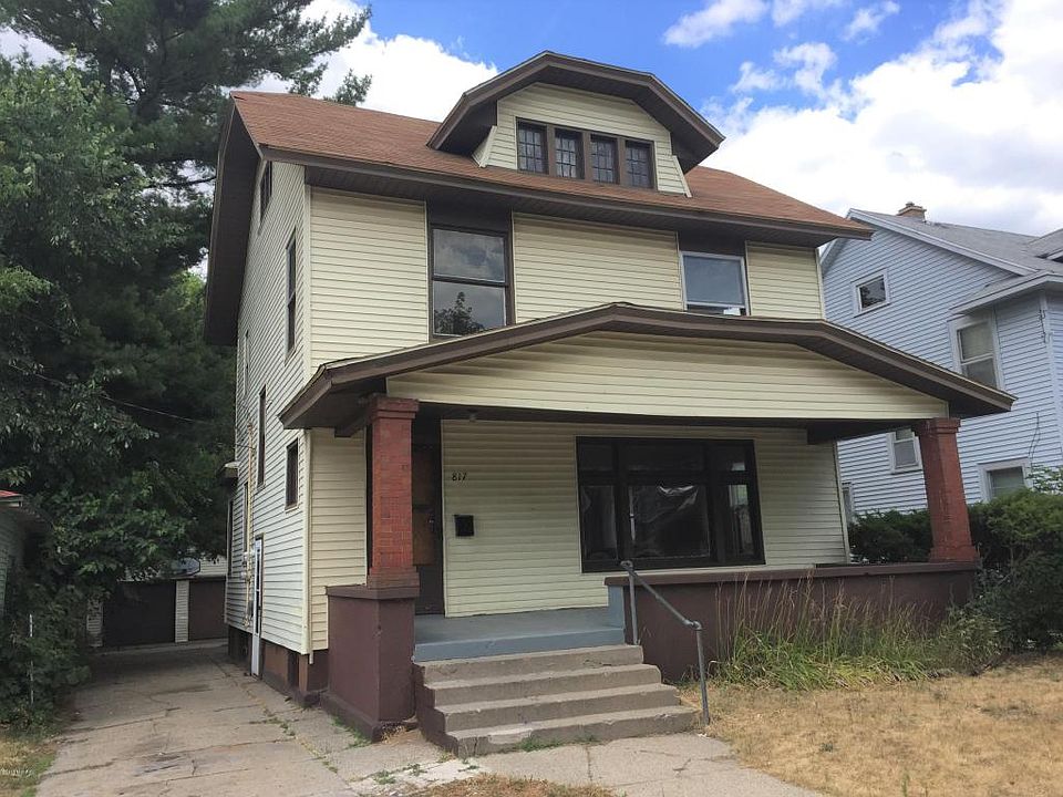 1st image of 817 Watkins St SE