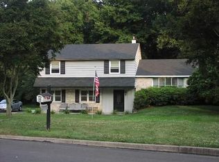 123 Crescent Dr, Holland, PA 18966