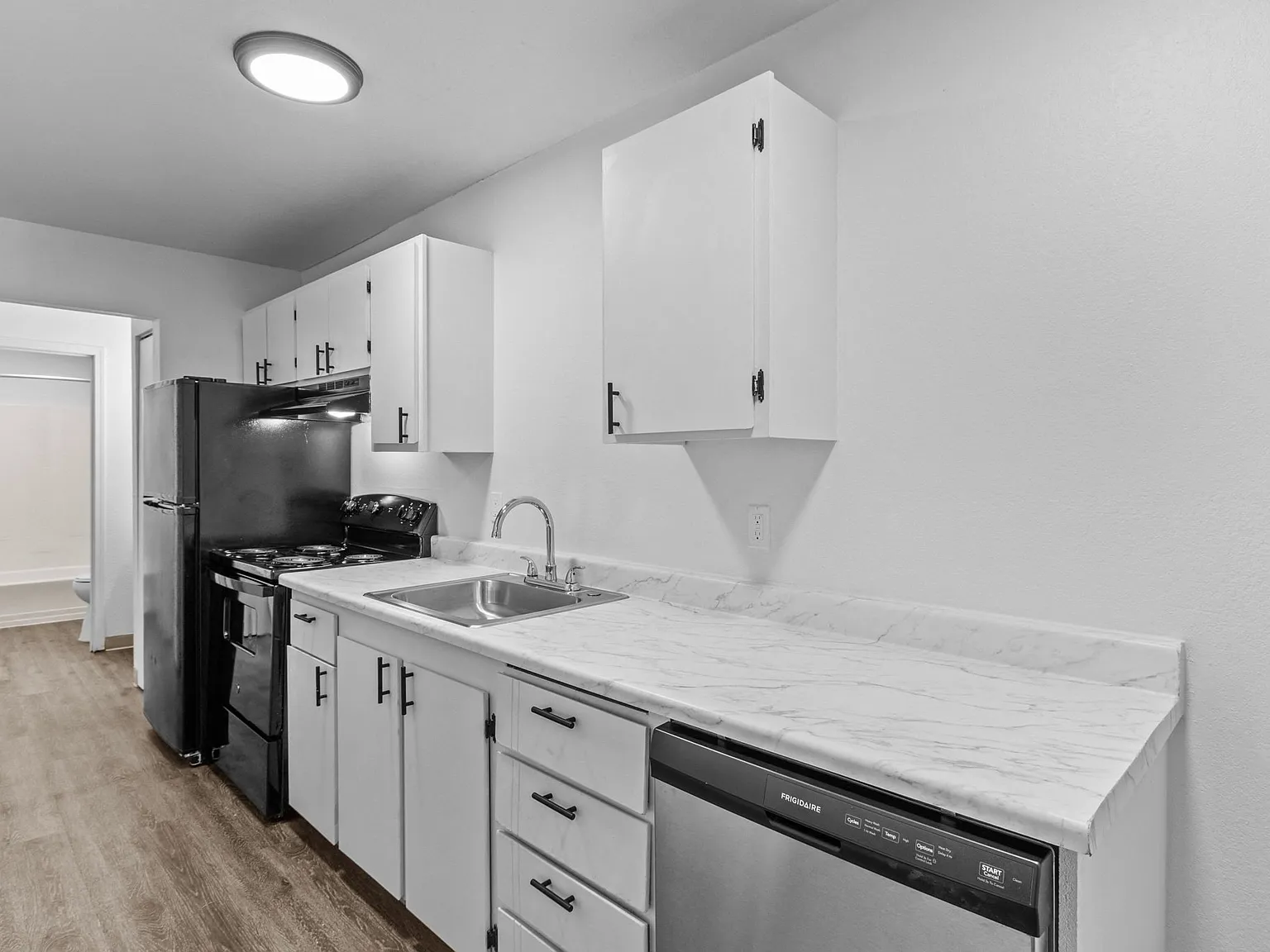 Creekside Apartments — Photo 2