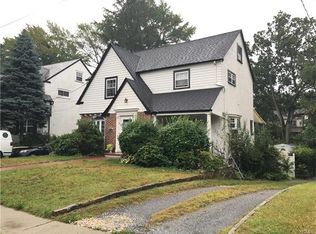 44 Parkway W, Mount Vernon, NY 10552