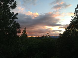 1096 Azalea Dr, Grants Pass, OR 97526