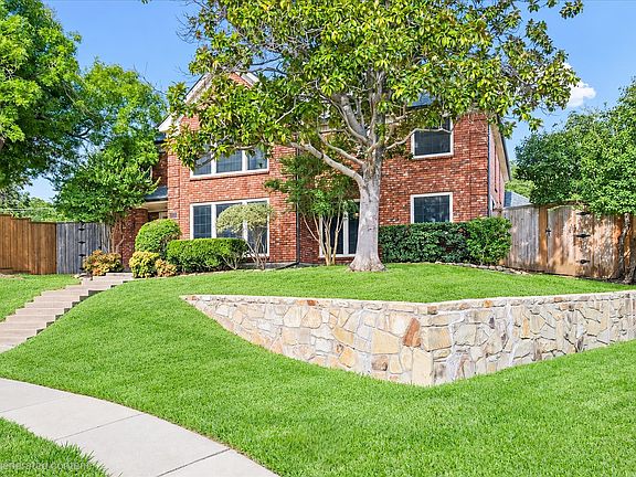 2nd image of 1211 Laguna Pl