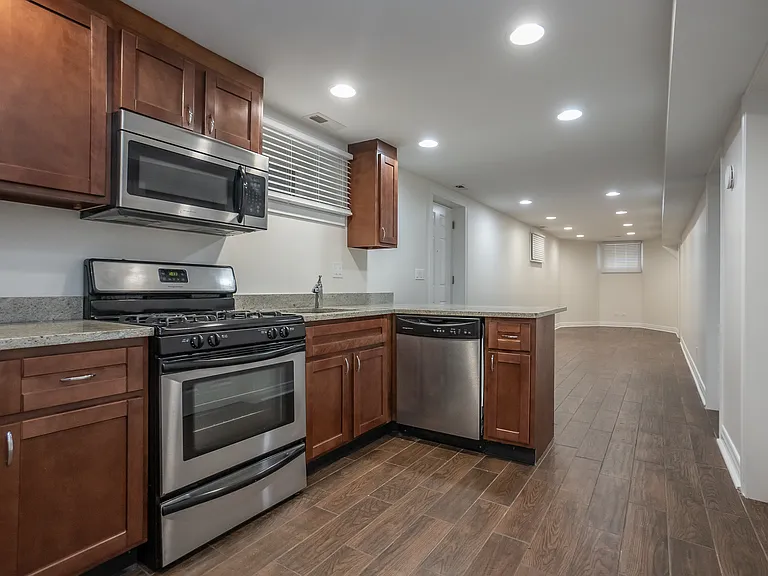 Kitchen (2 of 2)