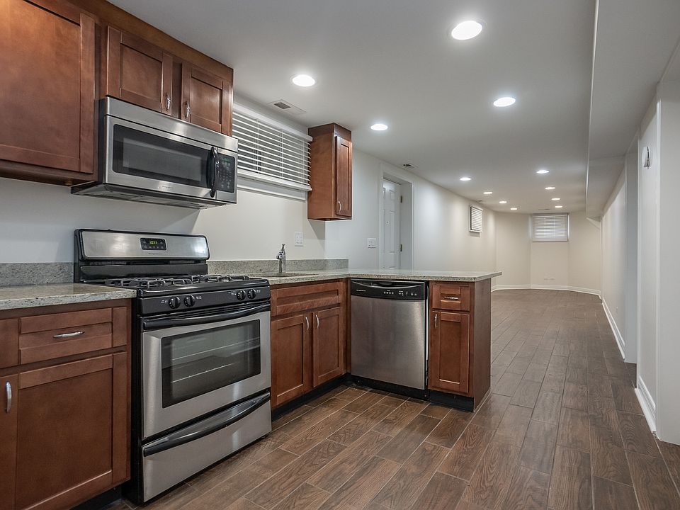 Kitchen (2 of 2)