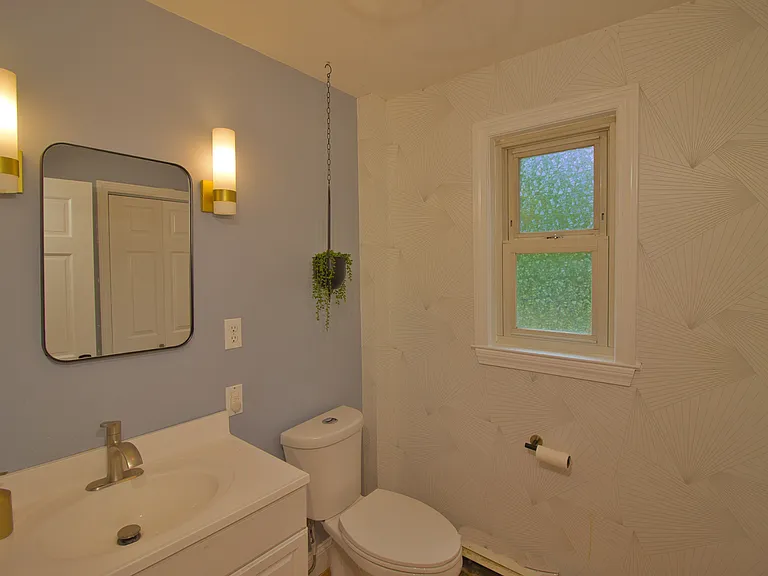 40 Dean Ave — Photo 6