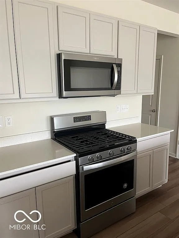 3 bed, 2.5 bath, 1858 sqft, $2,200 — Photo 3