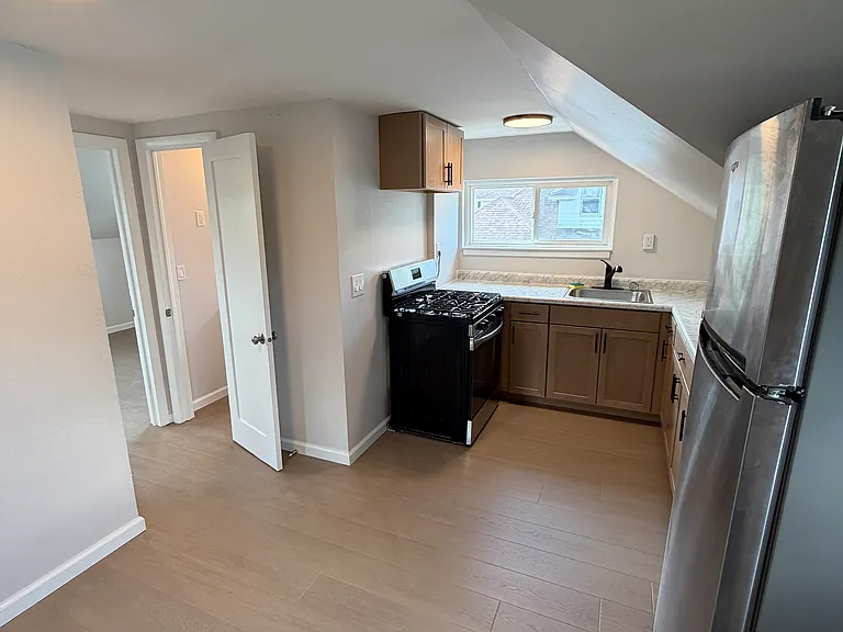 400 E 24th St #2 — Photo 3