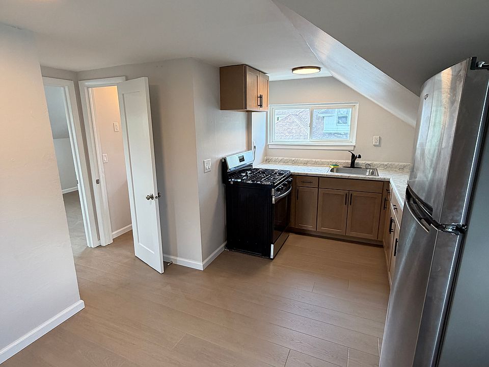 1st image of 400 E 24th St APT 2