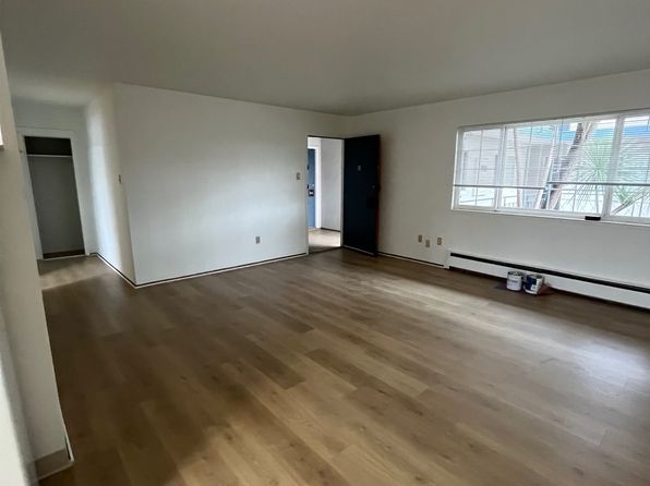 145 W Market St APT 6