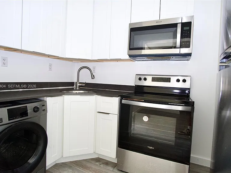 1036 SW 5th St #12 — Photo 13