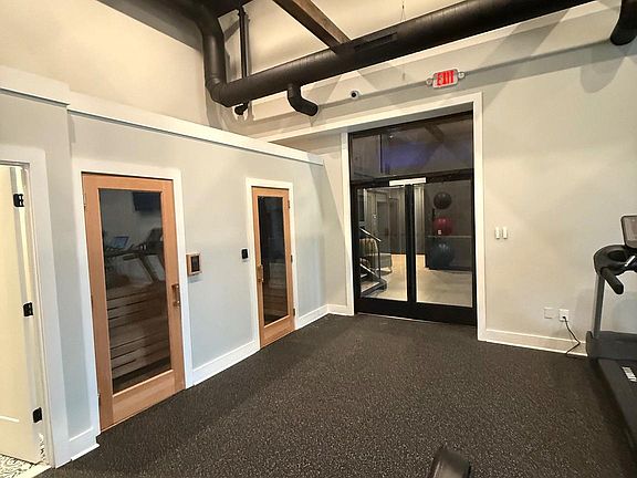 4th image of 581 Jamestown St